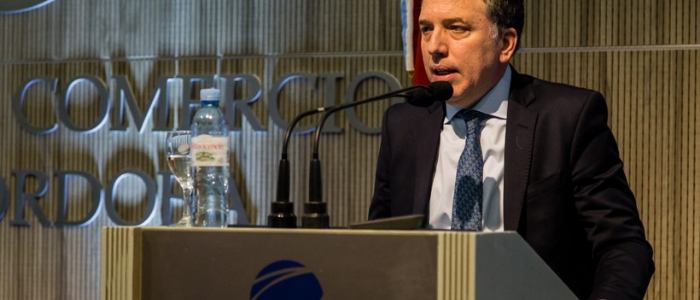 “No nos enamoramos de un dólar a $ 45” (las definiciones de Dujovne en la Bolsa de Córdoba)